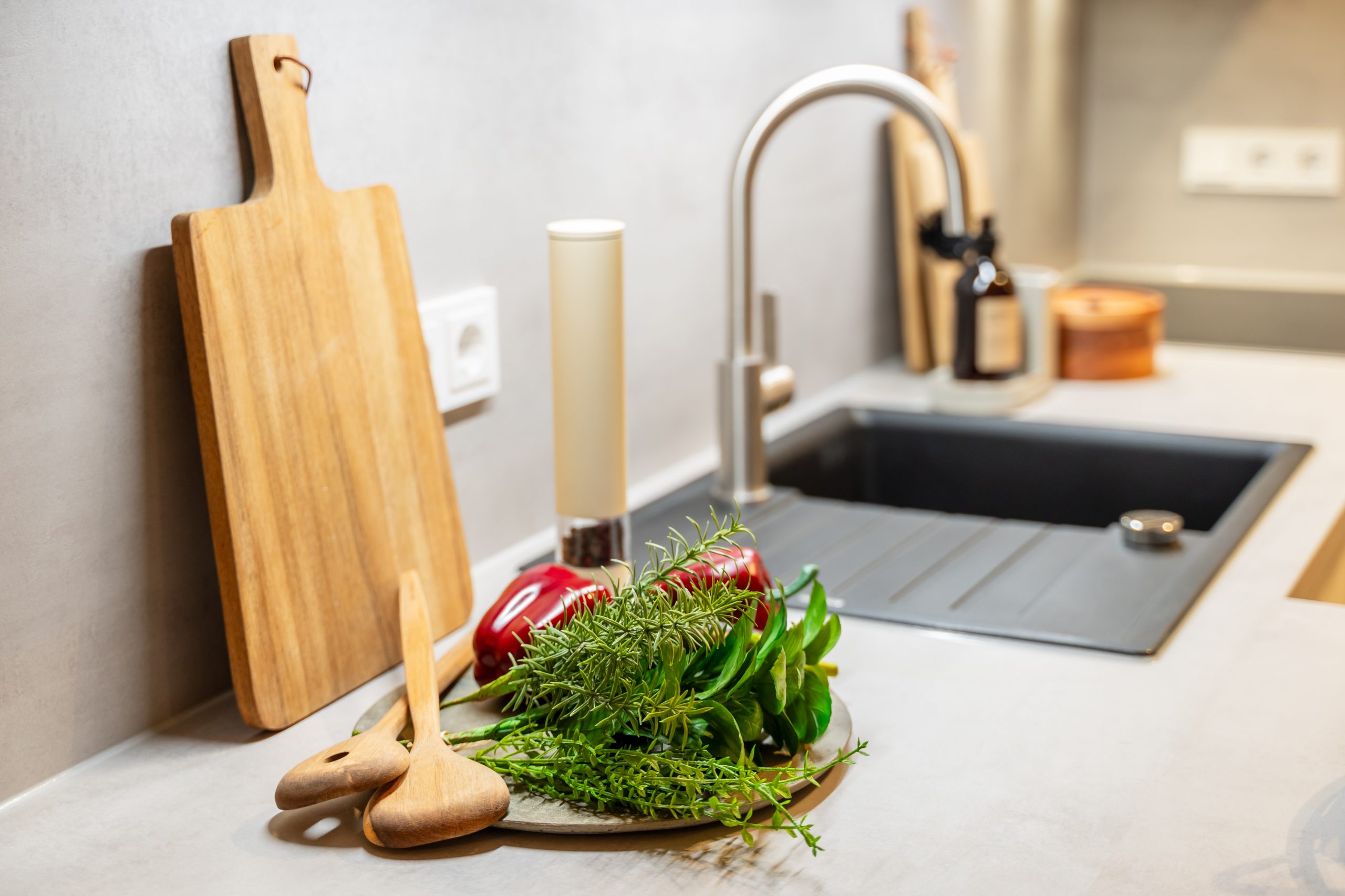 musterwohnung-huerth-kuechendeko-kraeuter